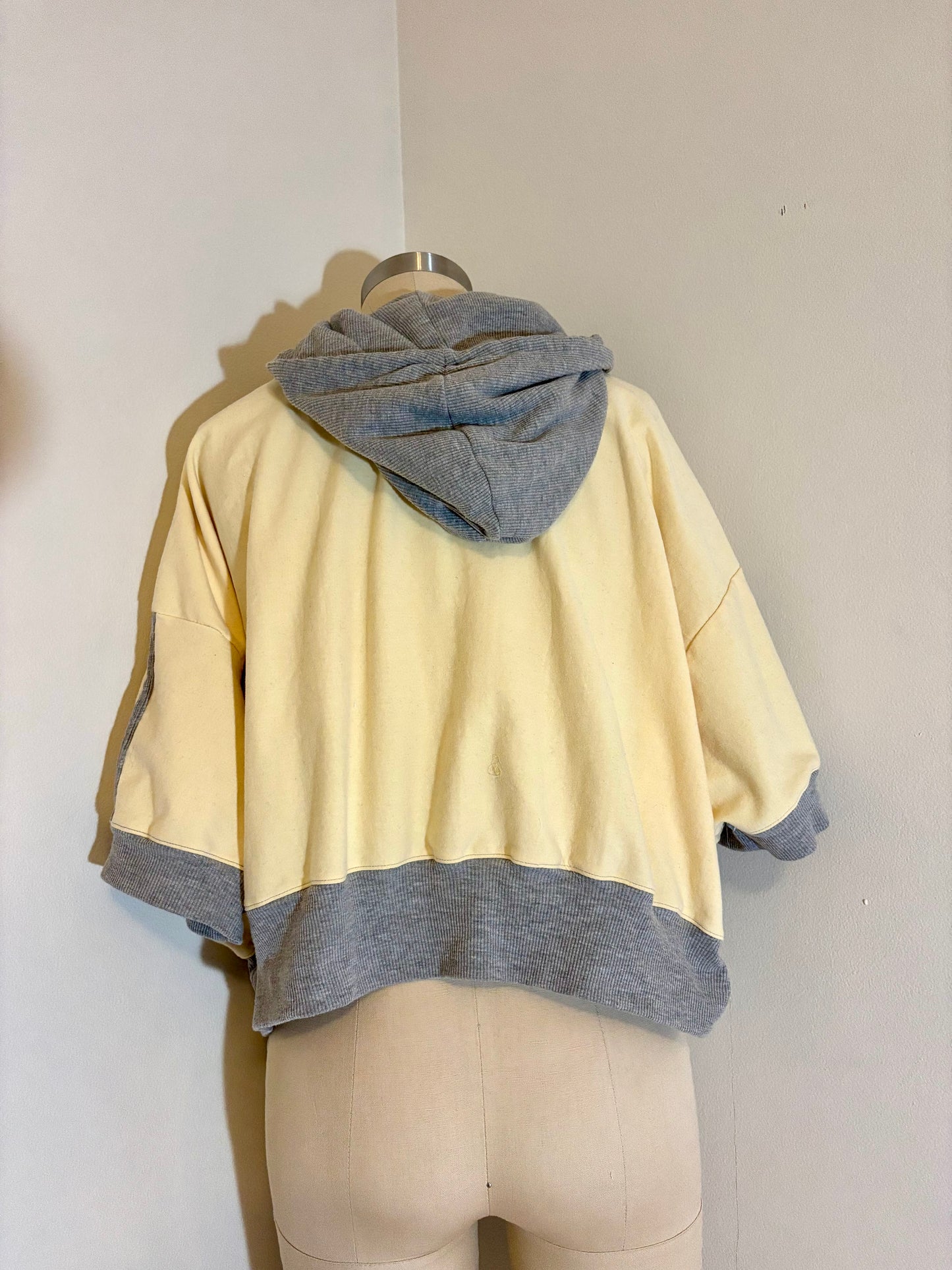 M/L Shortsleeve Hoodie