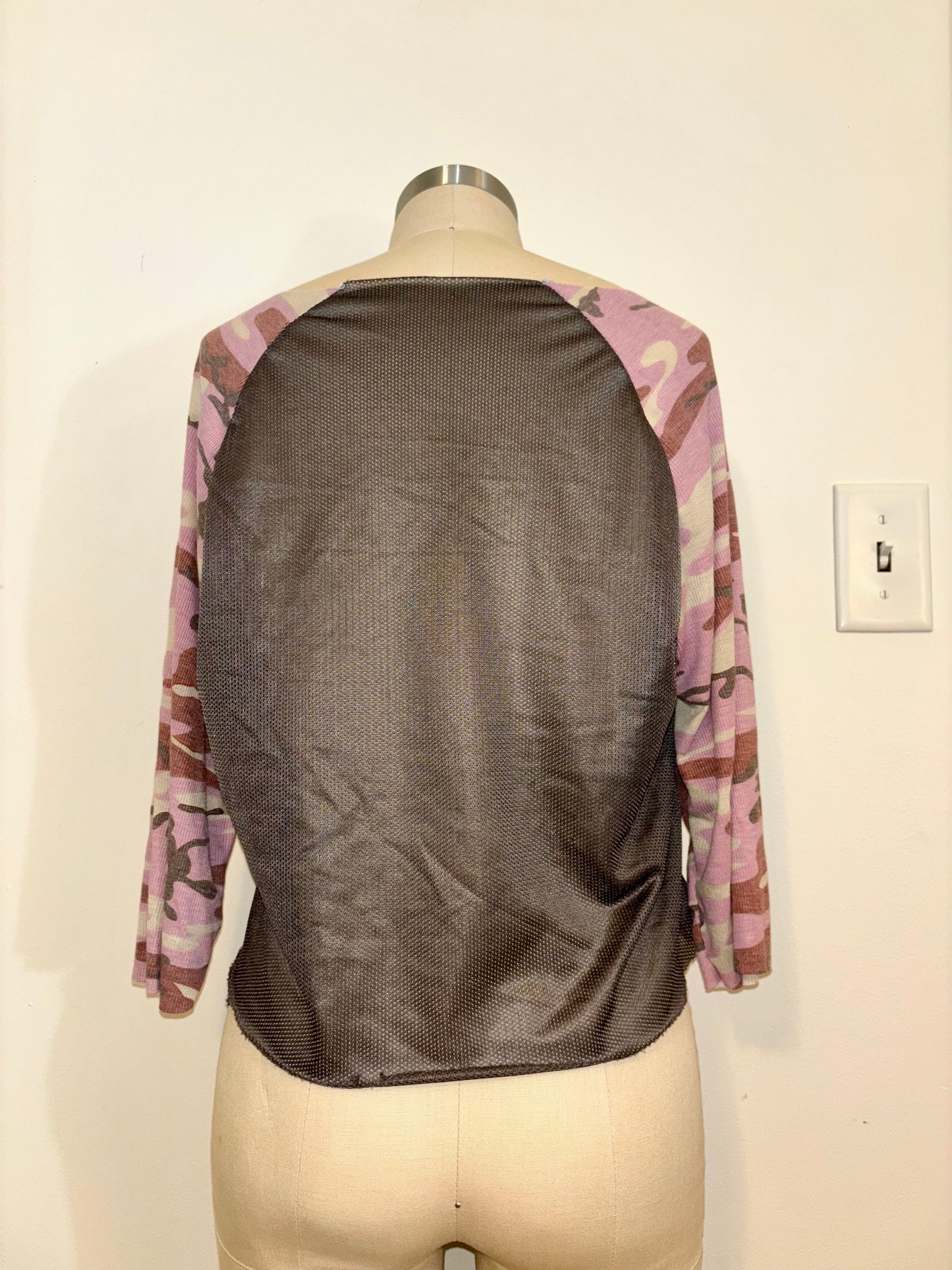 Mesh/Camo Raw Hem Raglan Top L